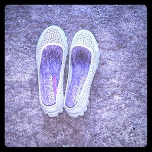 Off White Lace pattern slip on shoes by Skechers